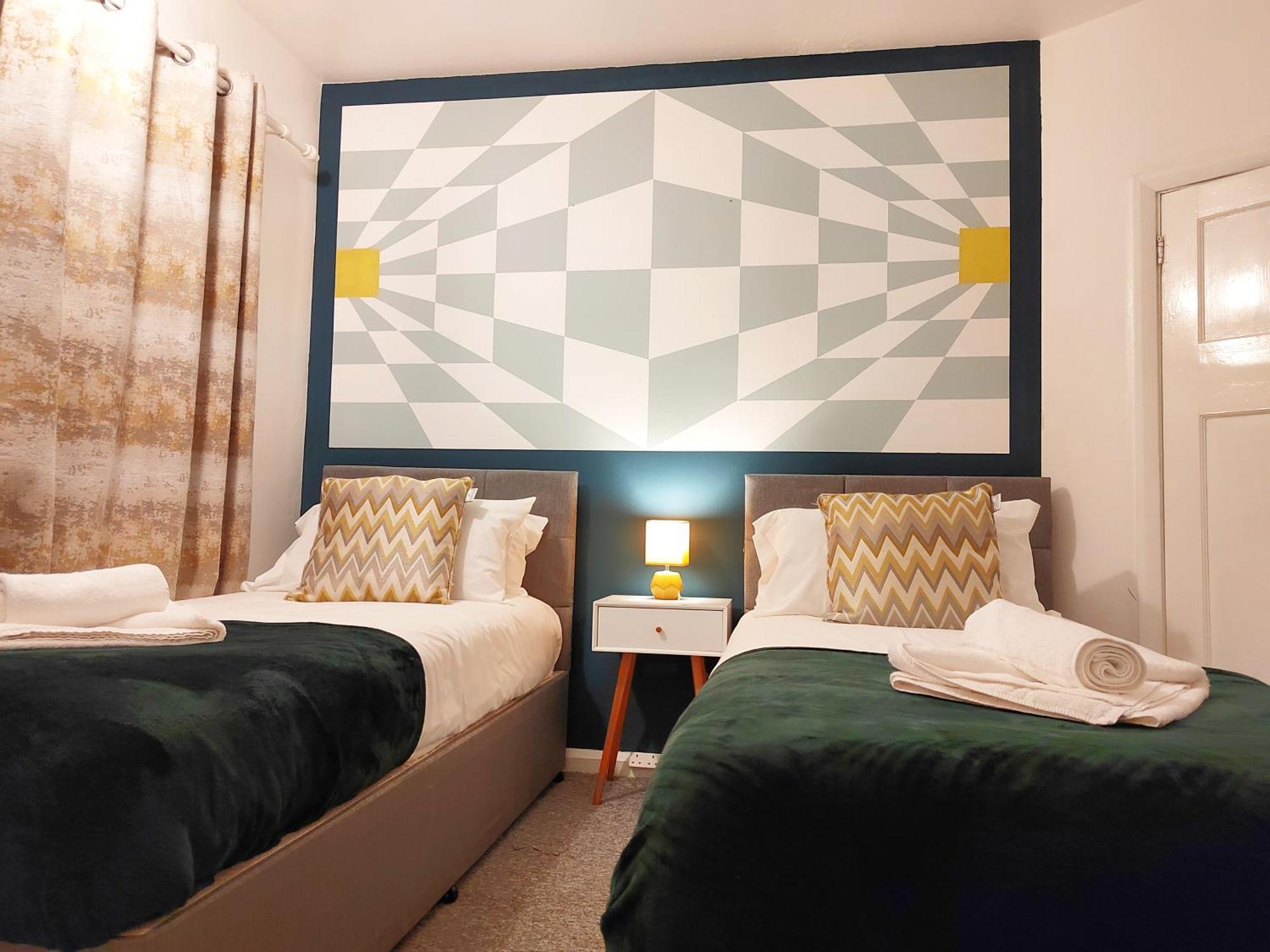 Epicsa - Corporate & Family Stay In 3 Bedroom House With Garden, Free Parking CBG Eksteriør billede